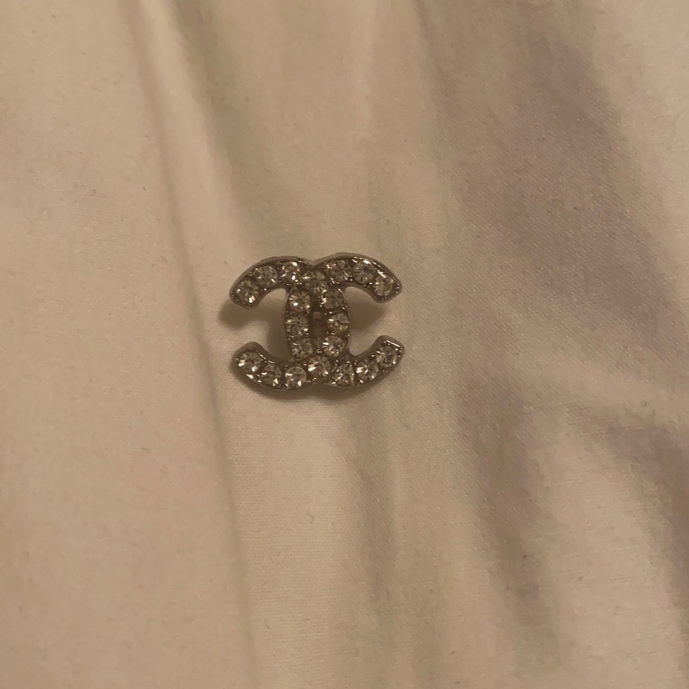 Chanel button